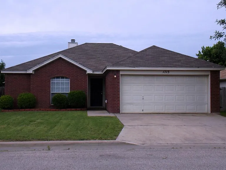 1715 Bent Oak Dr — Photo 1