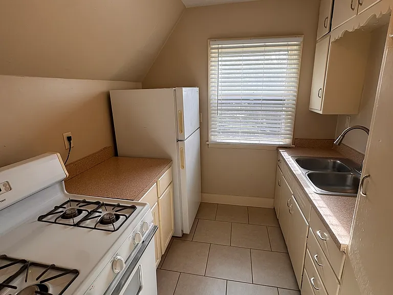 2375 Alpha St #1 — Photo 3