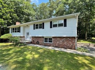 5 Silas Deane Rd, Ledyard, CT 06339