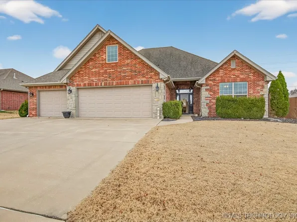 5711 Woodland Rd, Bartlesville, OK 74006