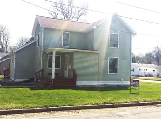 1118 S 7th St, Three Rivers, MI 49093