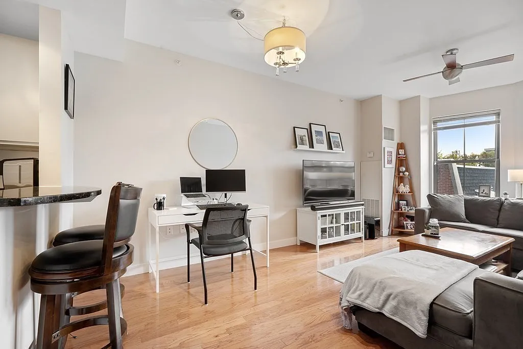 1 bed, 1.0 bath, 766 sqft, $4,150 — Photo 4