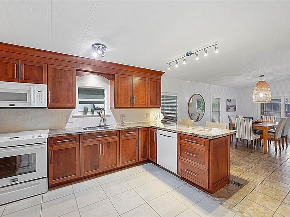 3rd image of 5311 SW 30th Avenue