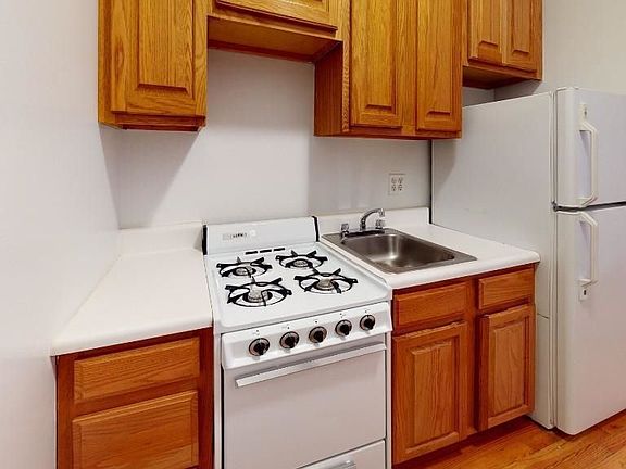3rd image of 417 E 65th St #25A