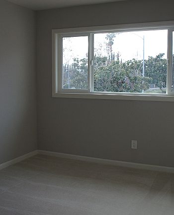 4th image of 696 Glen Ct
