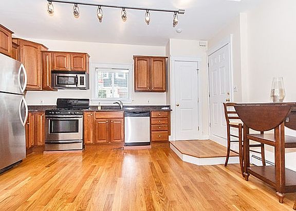 2nd image of 272 East St #1A