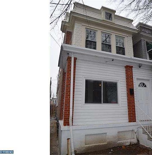 1st image of 1923 W 3rd St