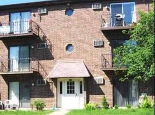 4018 Bonhill Dr APT 1B, Arlington Heights, IL 60004
