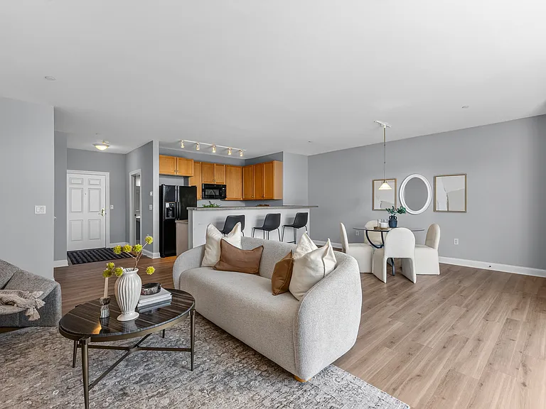 1920 N Farwell Ave #403 — Photo 6