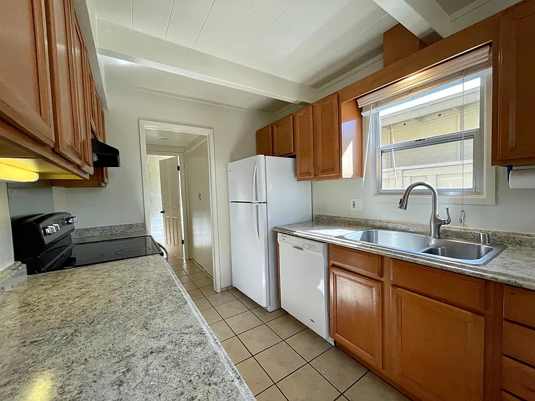 451 Dela Vina Ave #401 — Photo 5