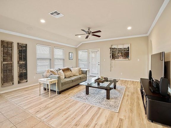 4th image of 556 S Brook Dr