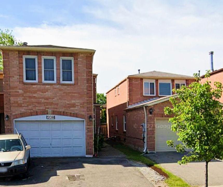 1st image of 208 Roxanne Cres