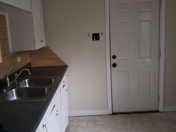 2nd image of 1613 Jasmine Ave