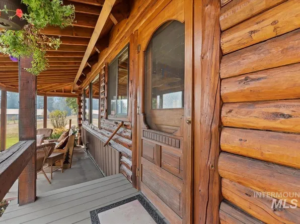 3 S Middlefork Rd, Garden Valley, ID 83622