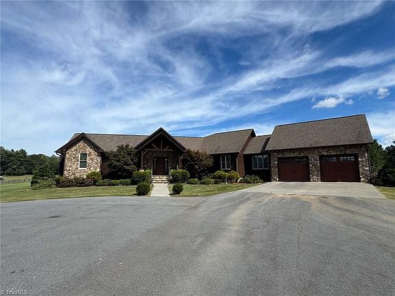 3rd image of 1083 Union Community Rd