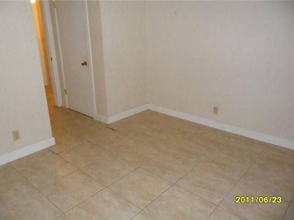 3rd image of 2607 NE 8th Ave APT 4
