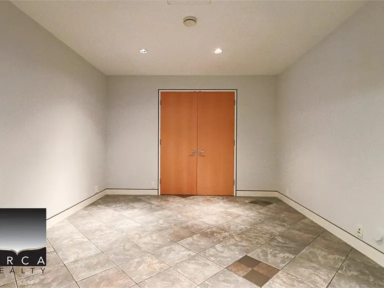 687 Beachview Dr — Photo 43