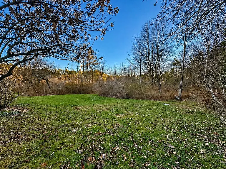 129 Lawrence Rd — Photo 42