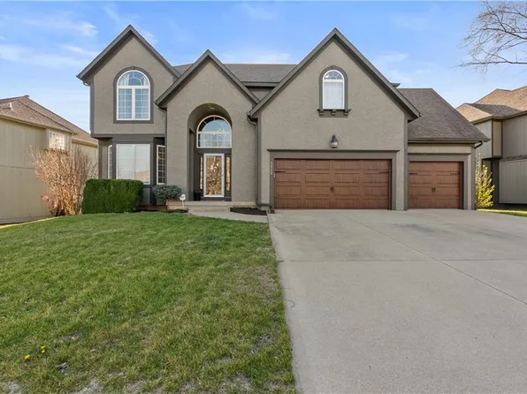 5929 NE Hidden Valley Dr, Lees Summit, MO 64064