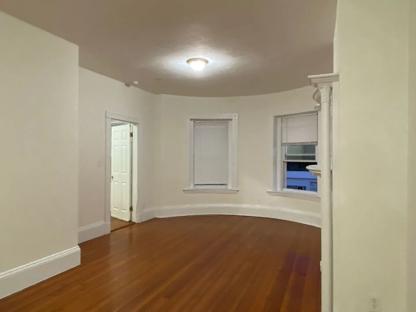 Large, updated sunny 3 bed unit in a prime spot in Allston! — Photo 4