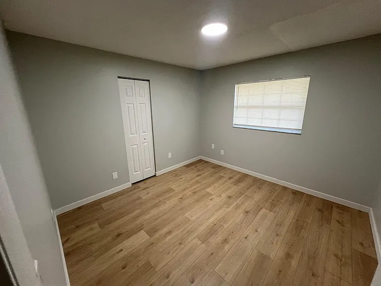 1512 W Winnemissett Ave — Photo 12