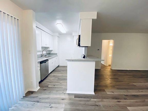 4th image of 13860.5 Burbank Blvd #2