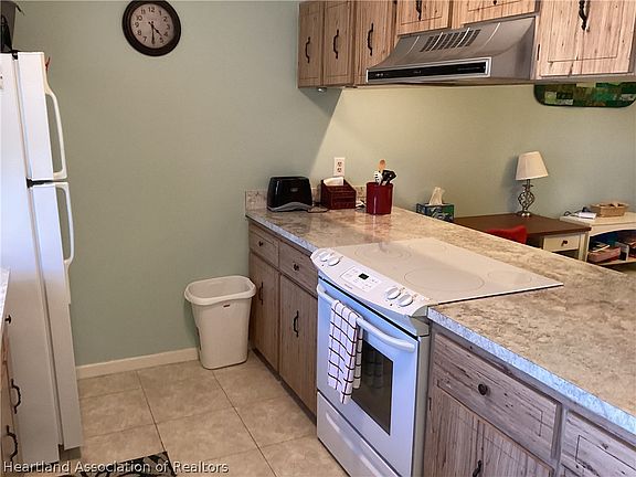 4th image of 4604 Mercado Dr