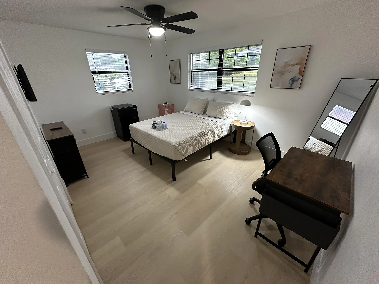 4 bed, 3.0 bath, 2600 sqft, $936 — Photo 2