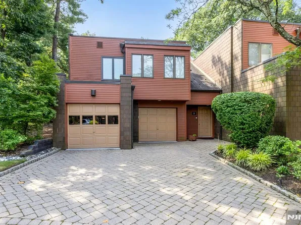 2 Old Quarry Rd, Englewood, NJ 07631