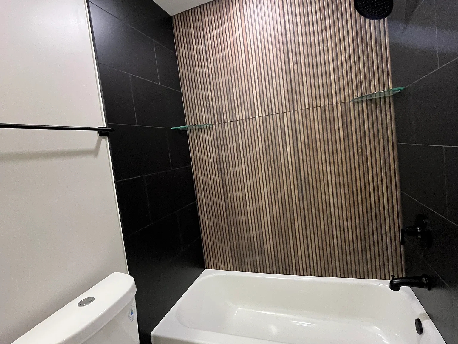 1 bed, 1638 sqft, $1,450 — Photo 4