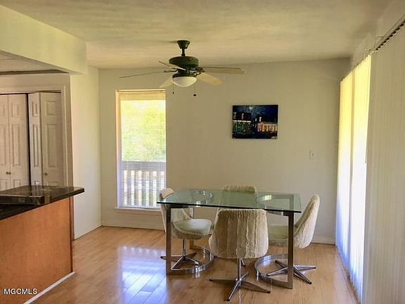 3rd image of 210 Lanai Vlg