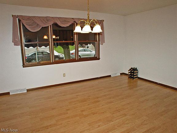 2nd image of 223 E Parkway Dr