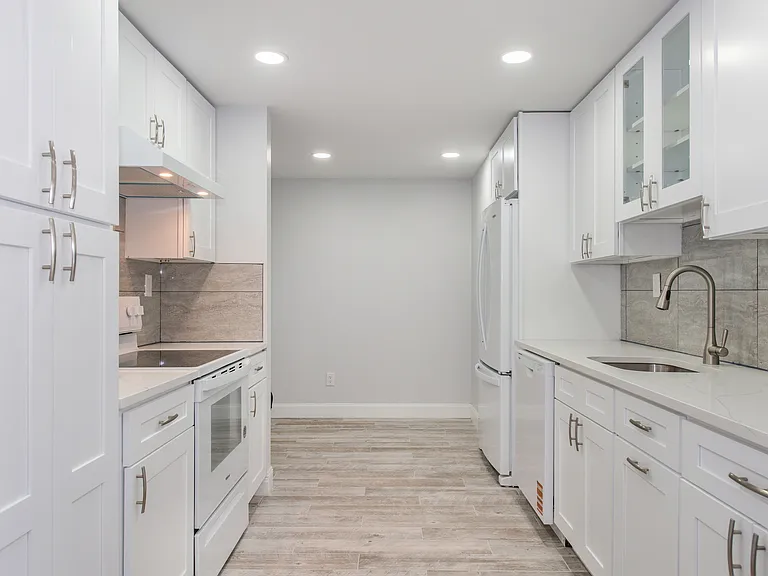 446 Passaic St #3F — Photo 2