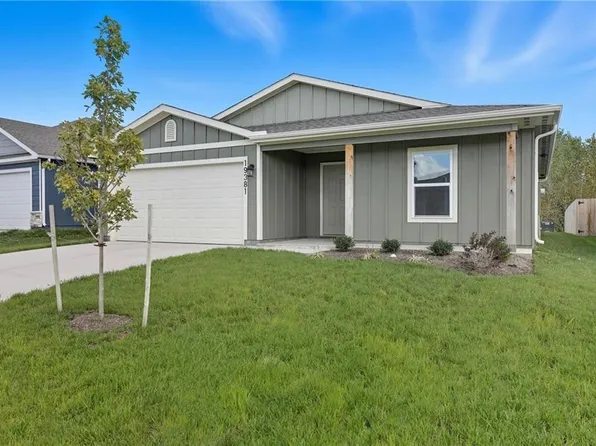 19523 Lincoln St, Spring Hill, KS 66083