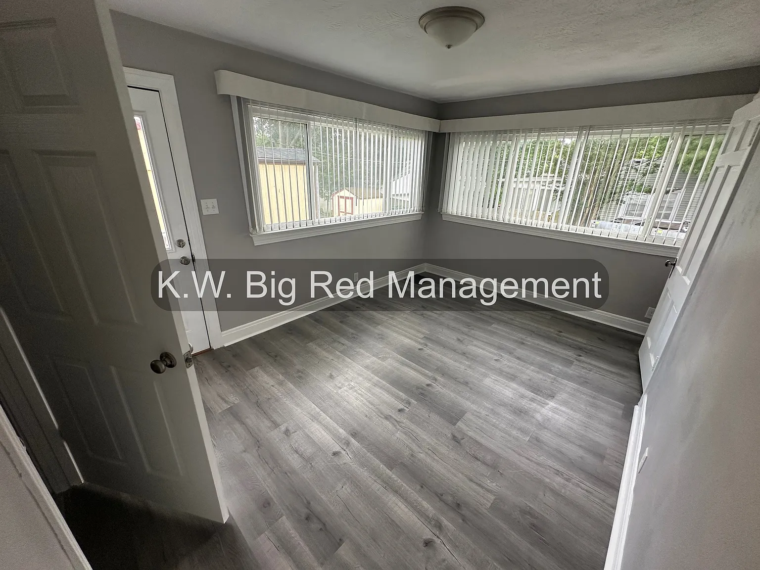 3 bed, 950 sqft, $1,250 — Photo 2