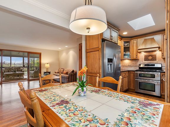 Eat-In Kitchen