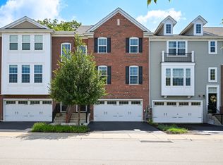 2488 Huntleigh Ln, Woodridge, IL 60517