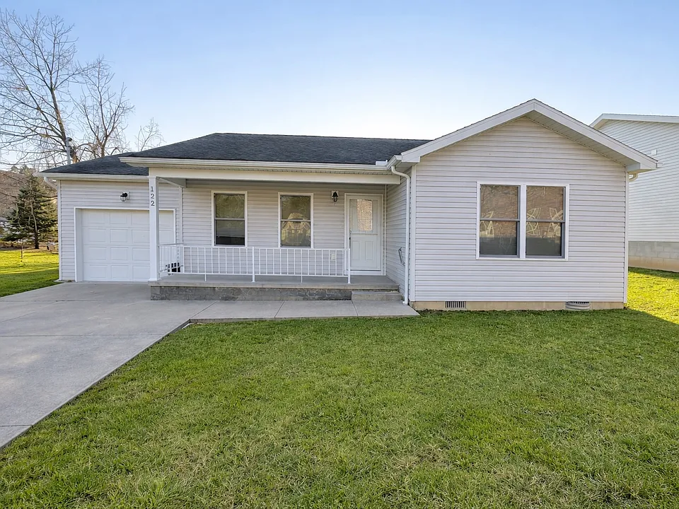 122 Maplewood Dr