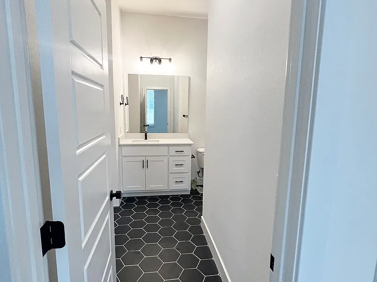 6304 Luna Ln — Photo 16