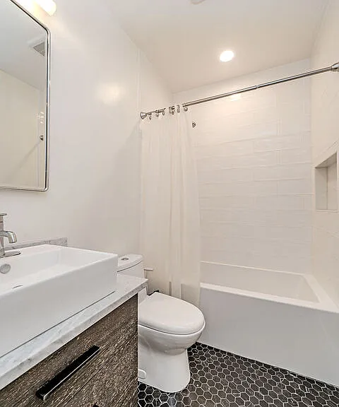 5430 Monroe St — Photo 13
