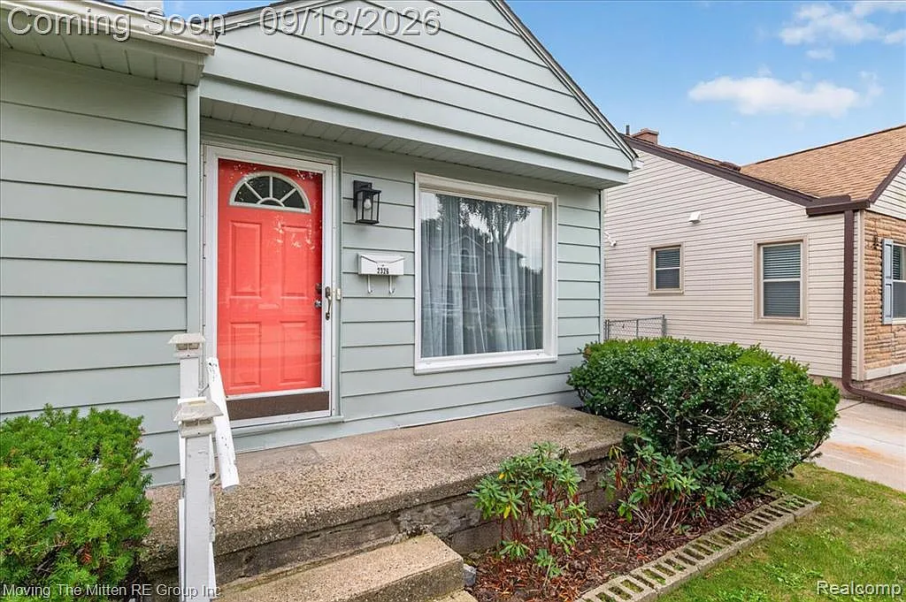 3 bed, 1.0 bath, 1008 sqft, $1,800 — Photo 4