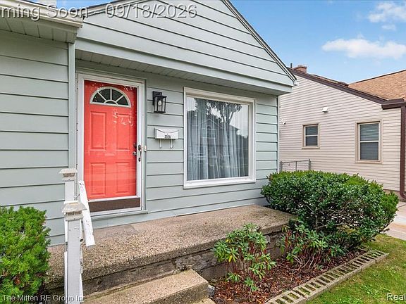 4th image of 2326 Rowland Ave