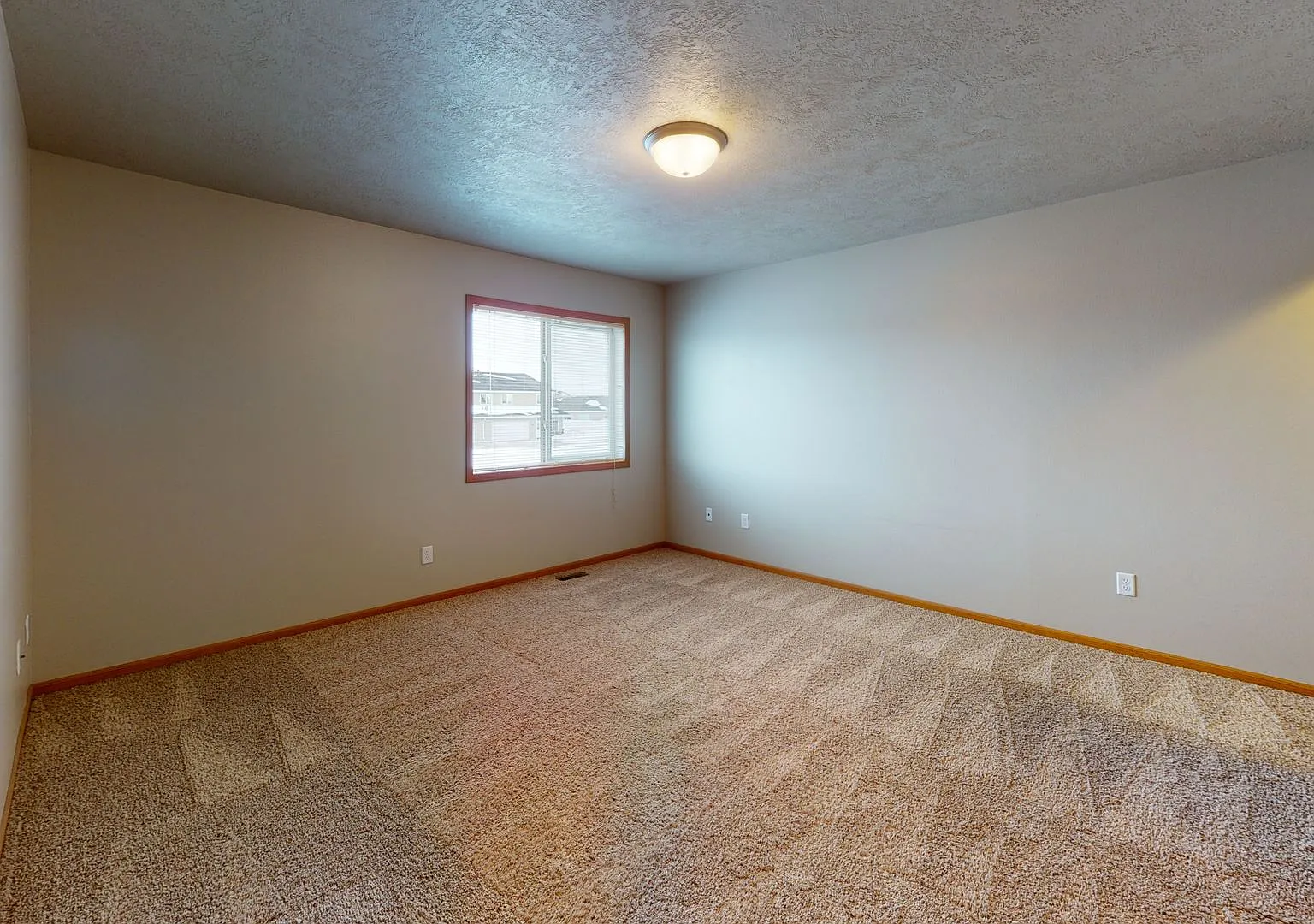 2228-2258 Landmark Circle — Photo 2