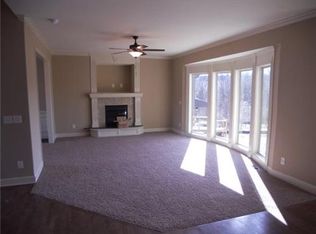 913 W 11th Ave, Kearney, MO 64060