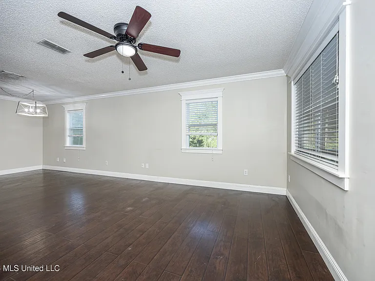 20608 Scarborough Rd — Photo 7