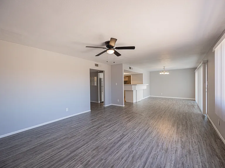 4704 S La Rosa Dr — Photo 6