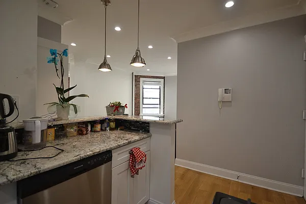 Rented by Silverstein Collection LLC  | media 45