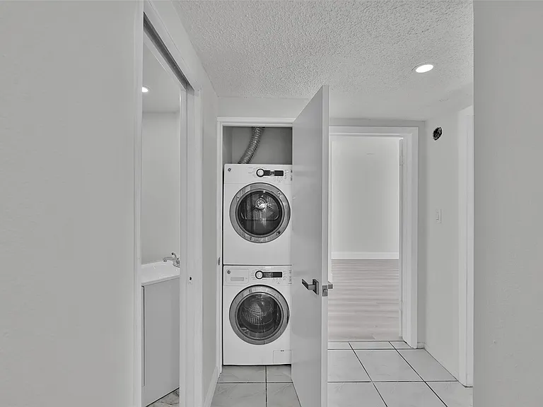 3700 Galt Ocean Dr #1215 — Photo 22