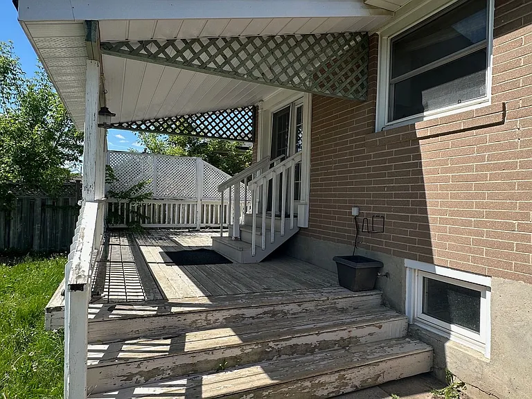 150 Ontario St S — Photo 15