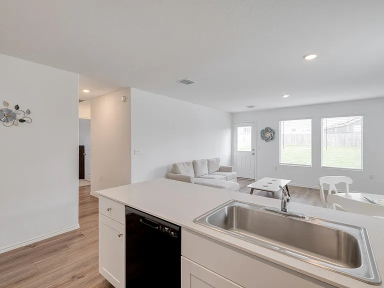 2516 Carpathian Cv — Photo 8